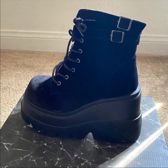 Demonia Velvet Technopegan Boots - Picture 1 of 2